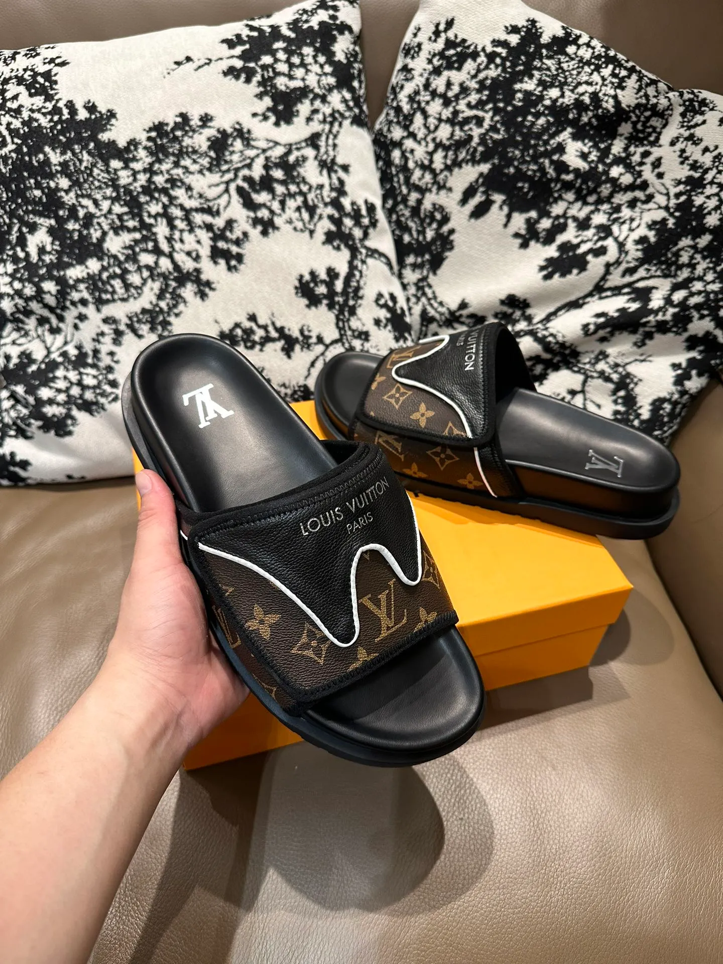 Men's shoes💰340💰 LV Velcro new style, cowhide surface, sheepskin lining, size 36-46